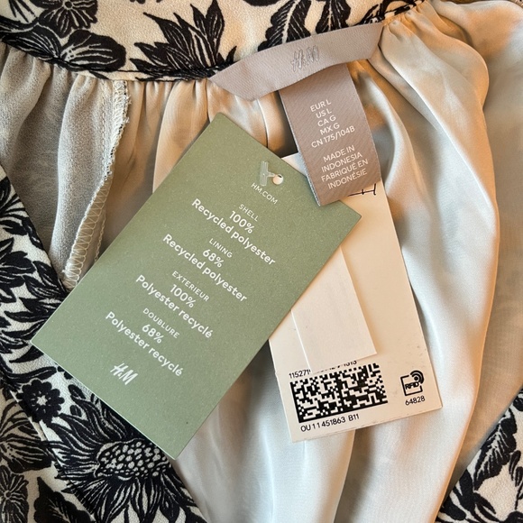 V-neck chiffon dress - Picture 15 of 16